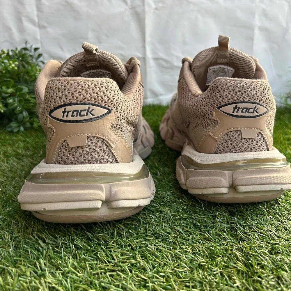 BALENCIAGA
Track.3 Sneakers - Balenciaga - Beige Mix
$1,025 Sz 42 men 9 women 12 - Picture 9 of 17